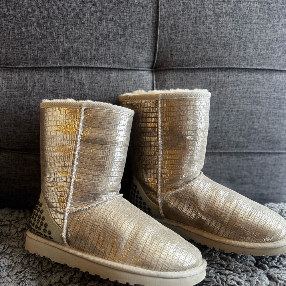 UGG Classic Short Lizard Mettalic Silver with Studded Heel- Women size 7